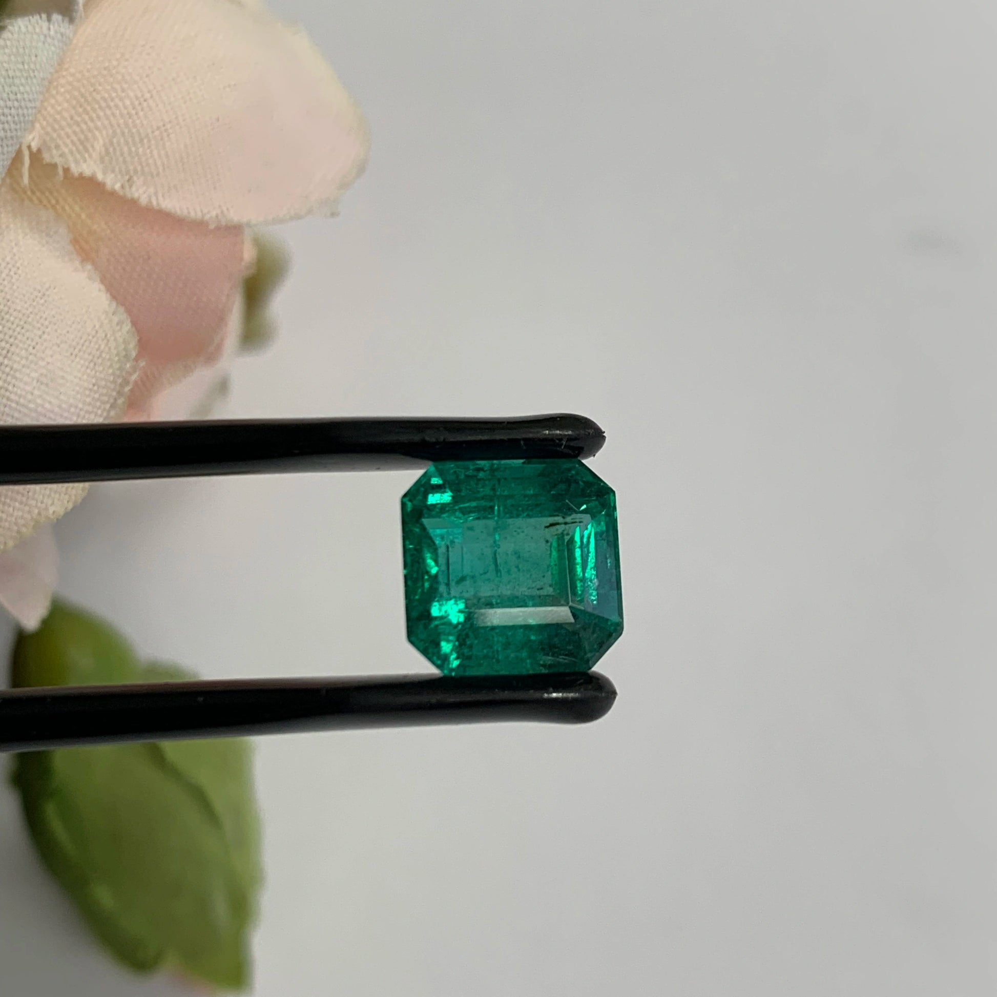 Natural Emerald Gemstones | SR- Takat Gems