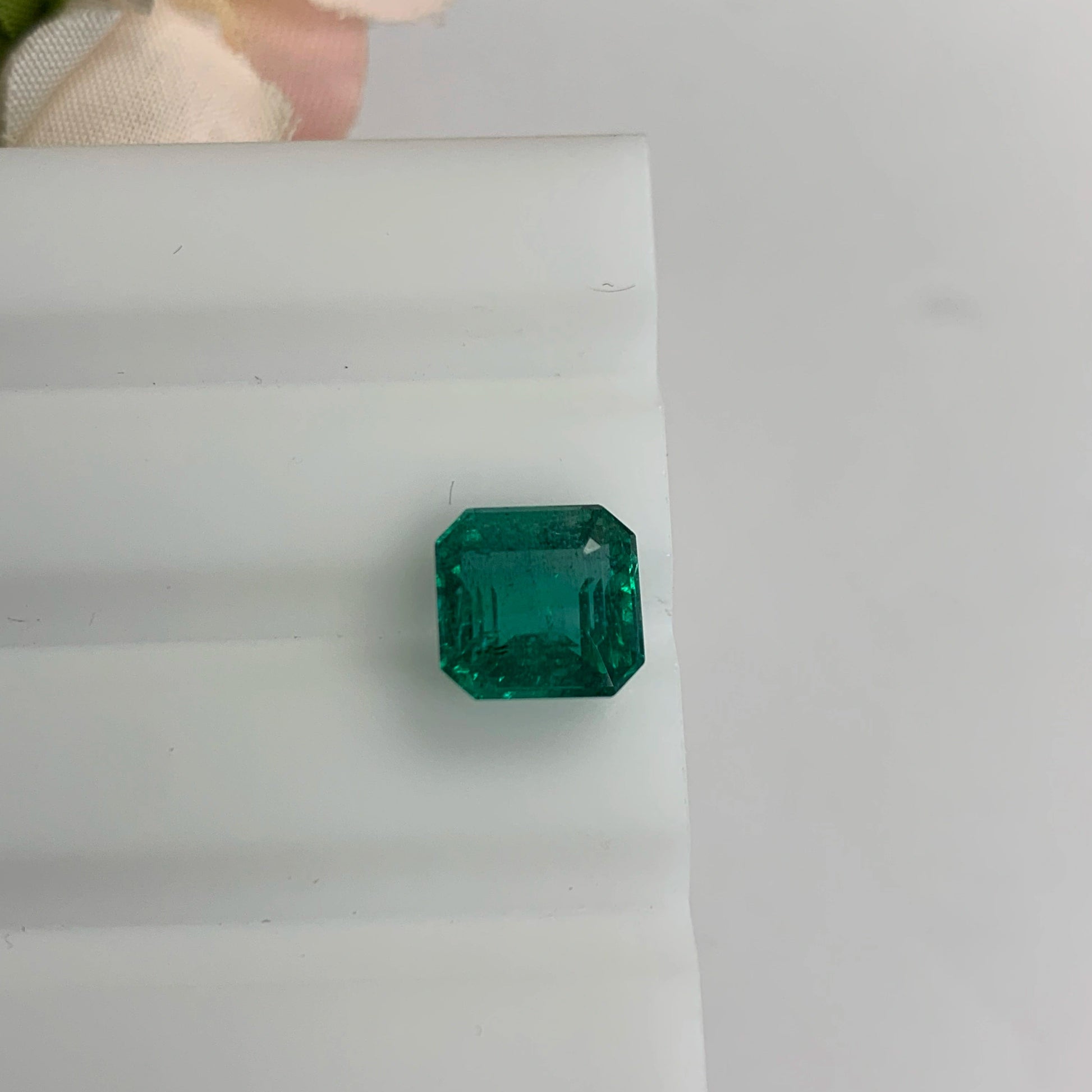 Natural Emerald Gemstones | SR-Takat Gems