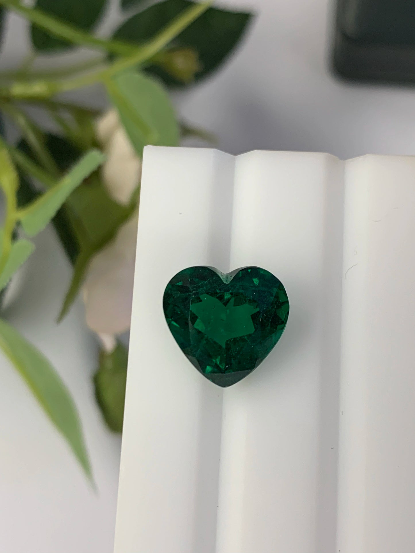 Natural Zambian Emerald Insignificant 7.7 cts Heart by SR-Takat