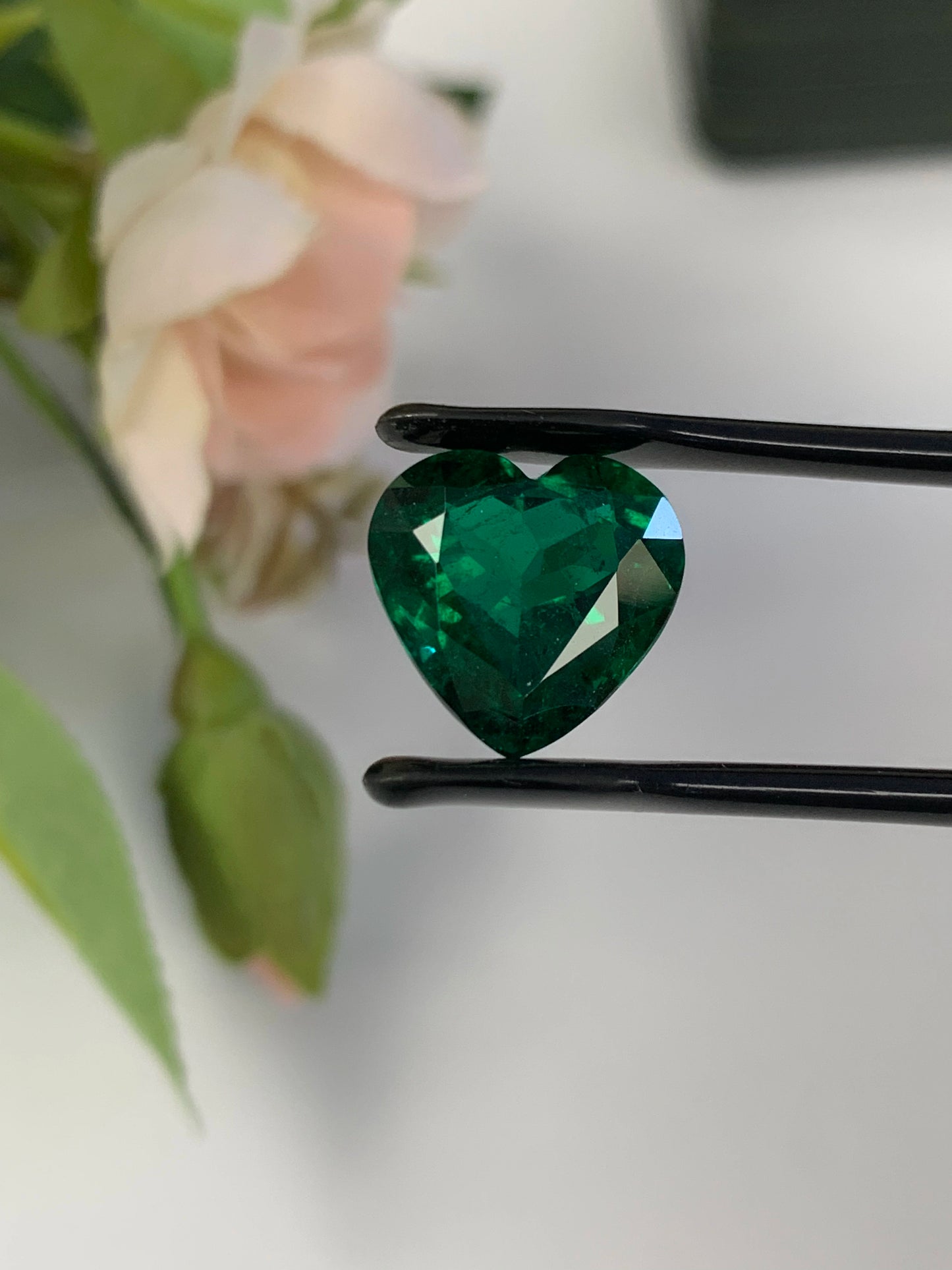 Natural Zambian Emerald Insignificant 7.7 cts Heart by SR-Takat
