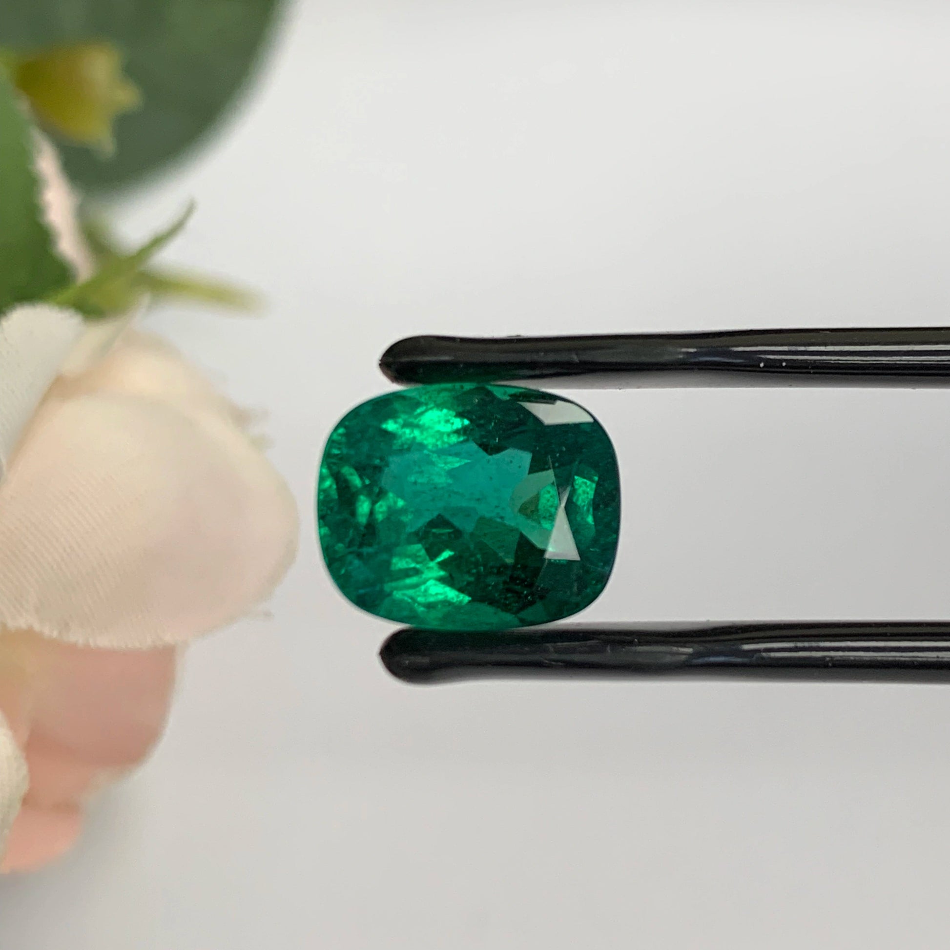Natural Emerald Gemstones | SR-Takat Gems