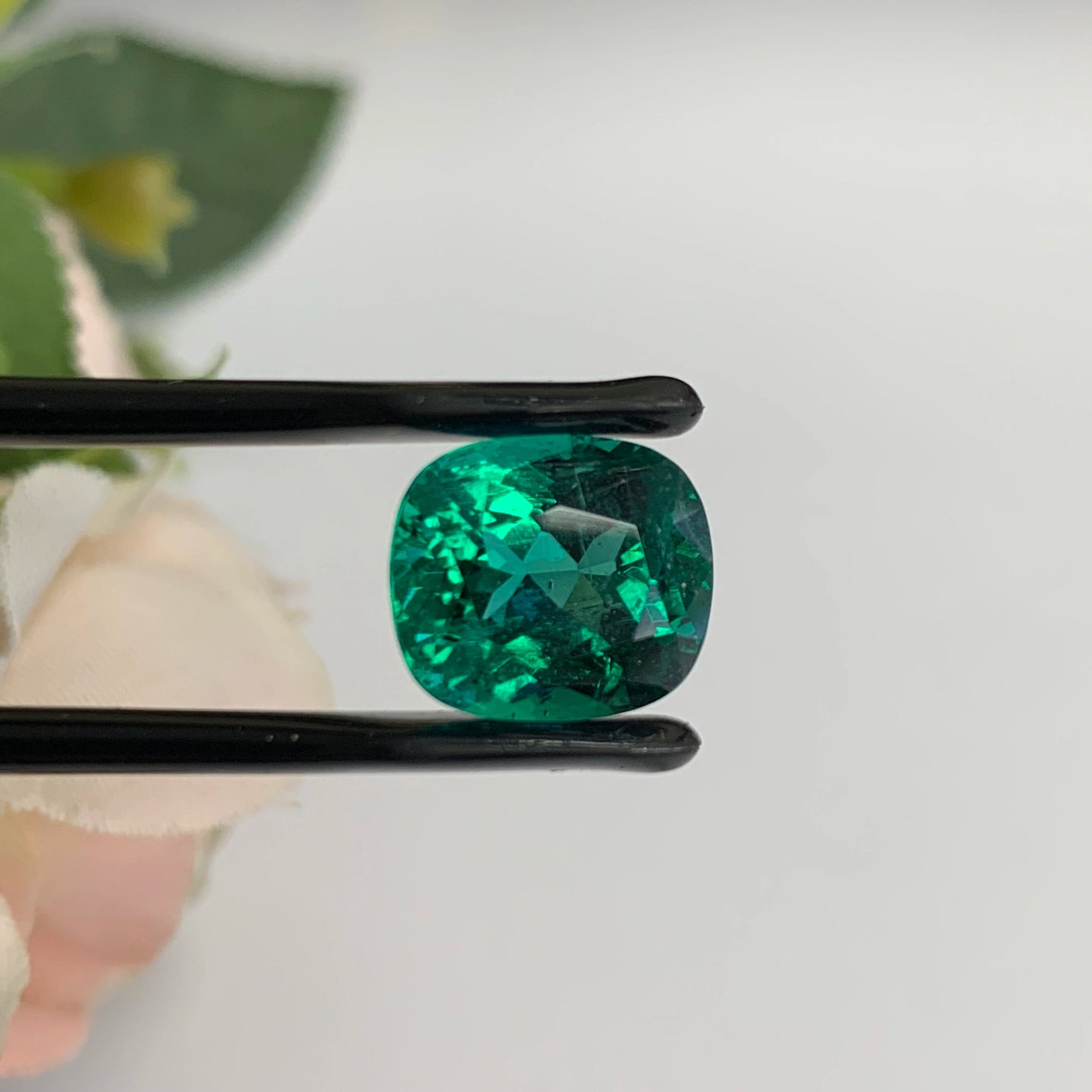 Natural Emerald Gemstones | SR-Takat Gems