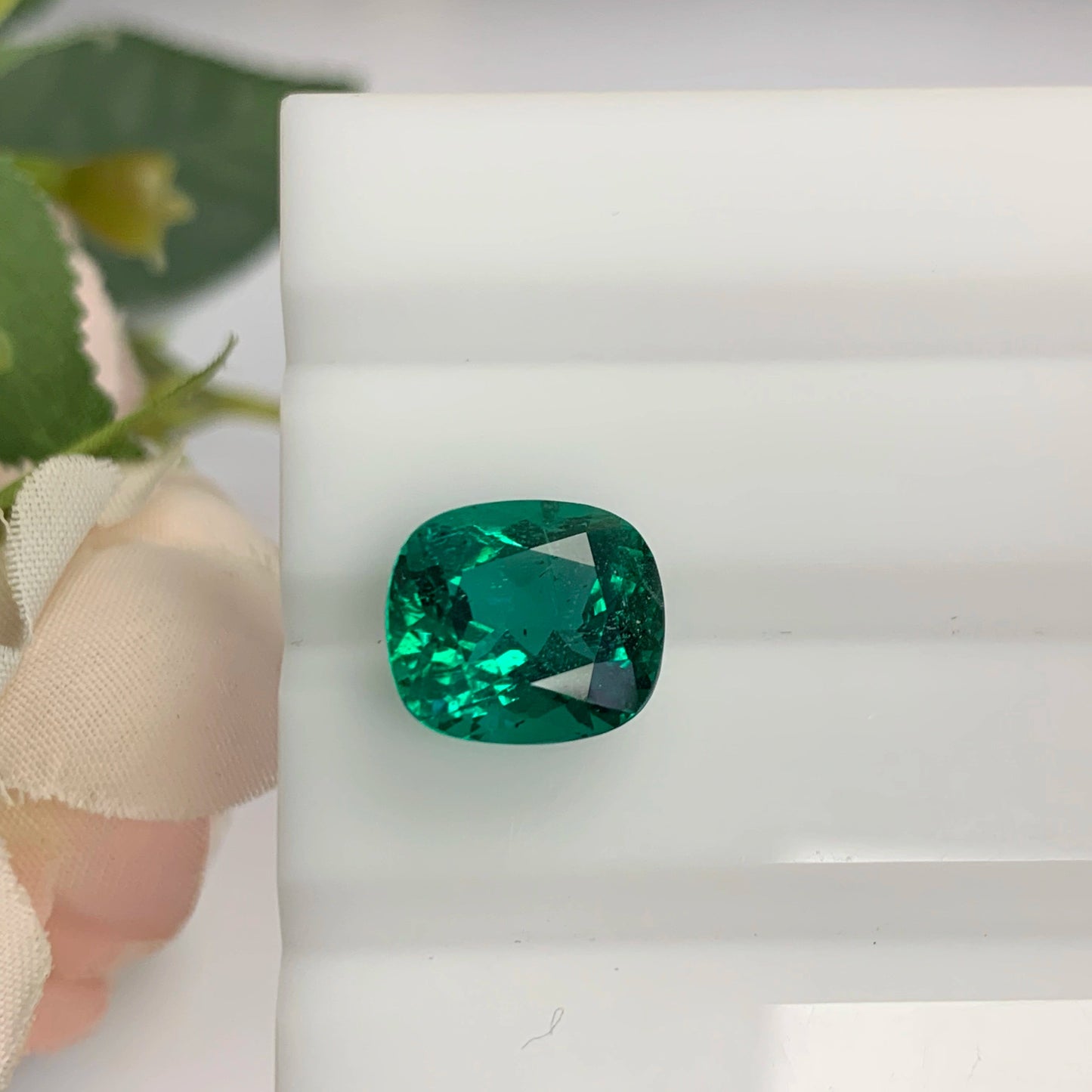 Natural Emerald Gemstones | SR-Takat Gems