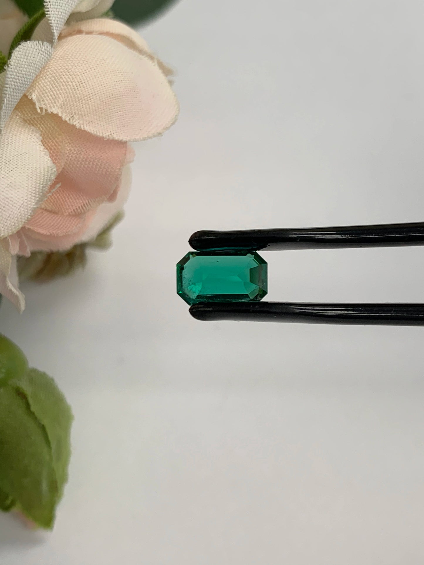 Luxury Natural Emerald Gemstones | SR-Takat Gems