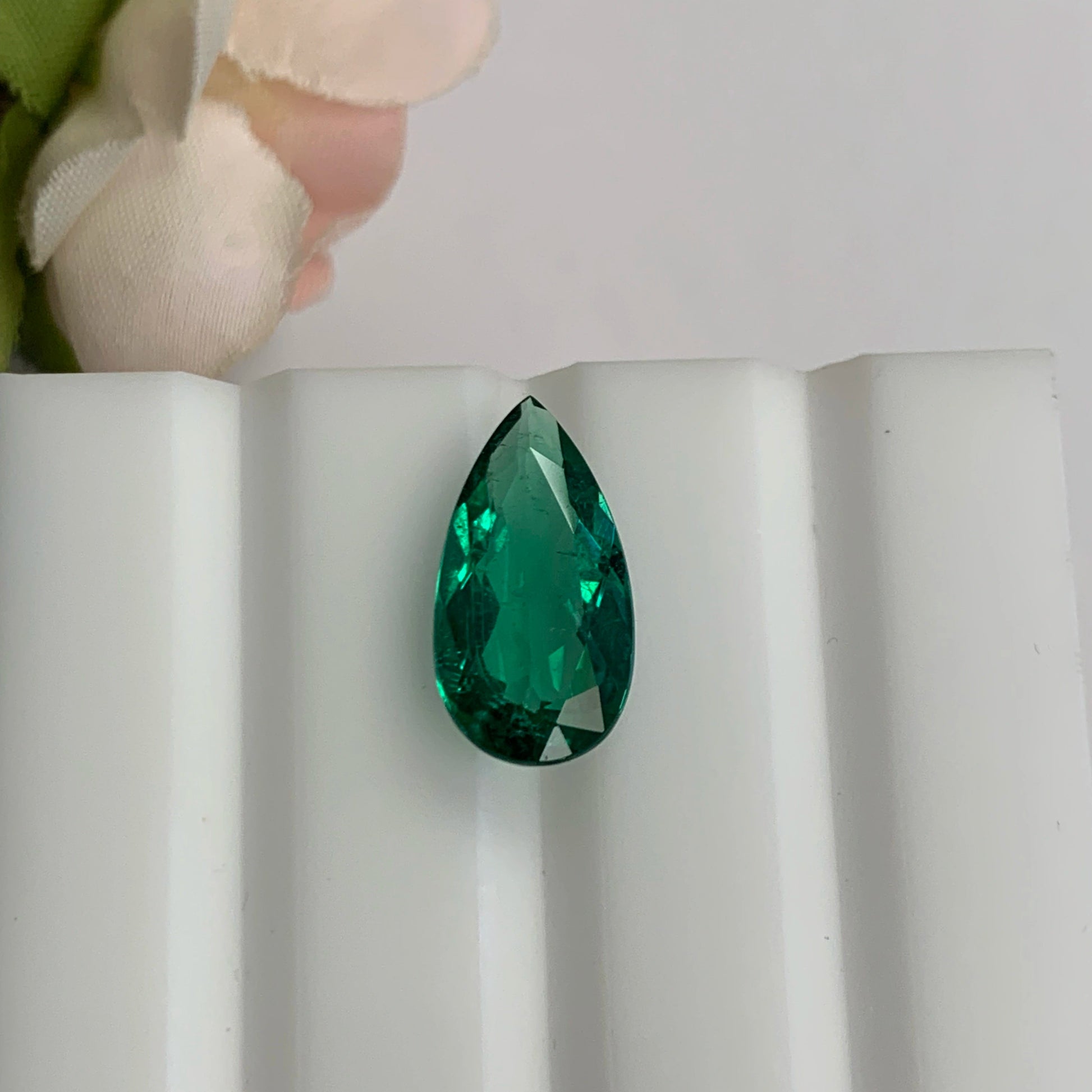 Natural Emerald Gemstones | SR-Takat Gems