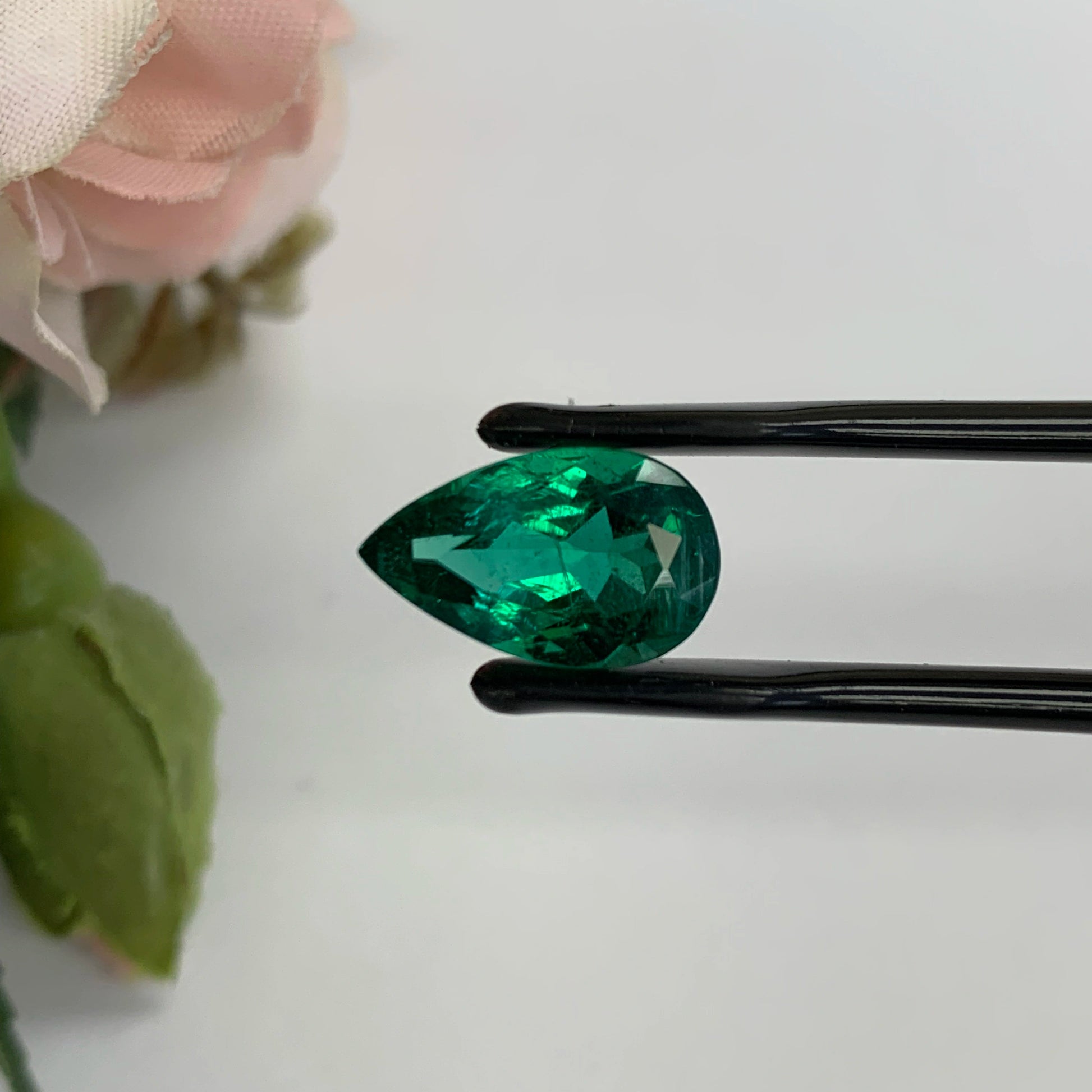Luxury Natural Emerald Gemstones | SR-Takat Gems