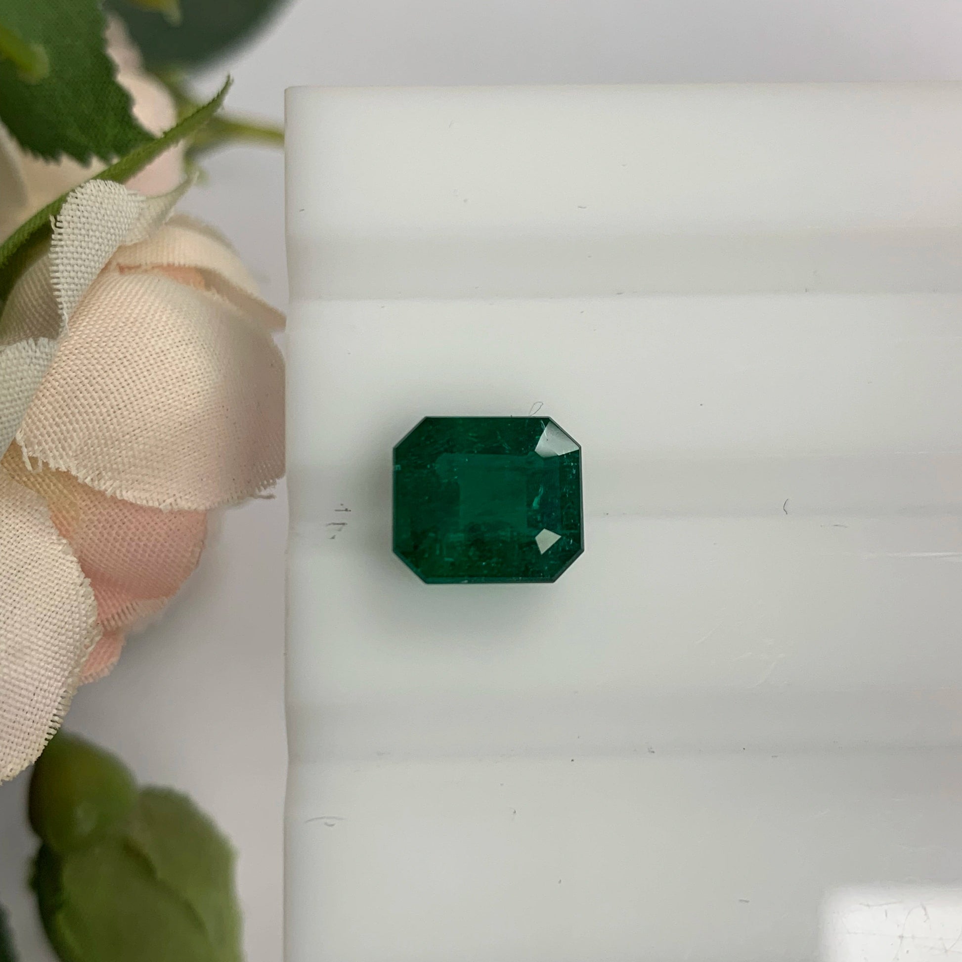 Natural Emerald Gemstones | SR-Takat Gems