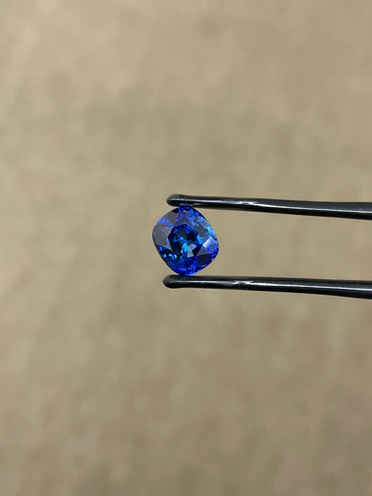 Natural Sapphire Heated Cylone 6.12 cts Cus by SR-Takat