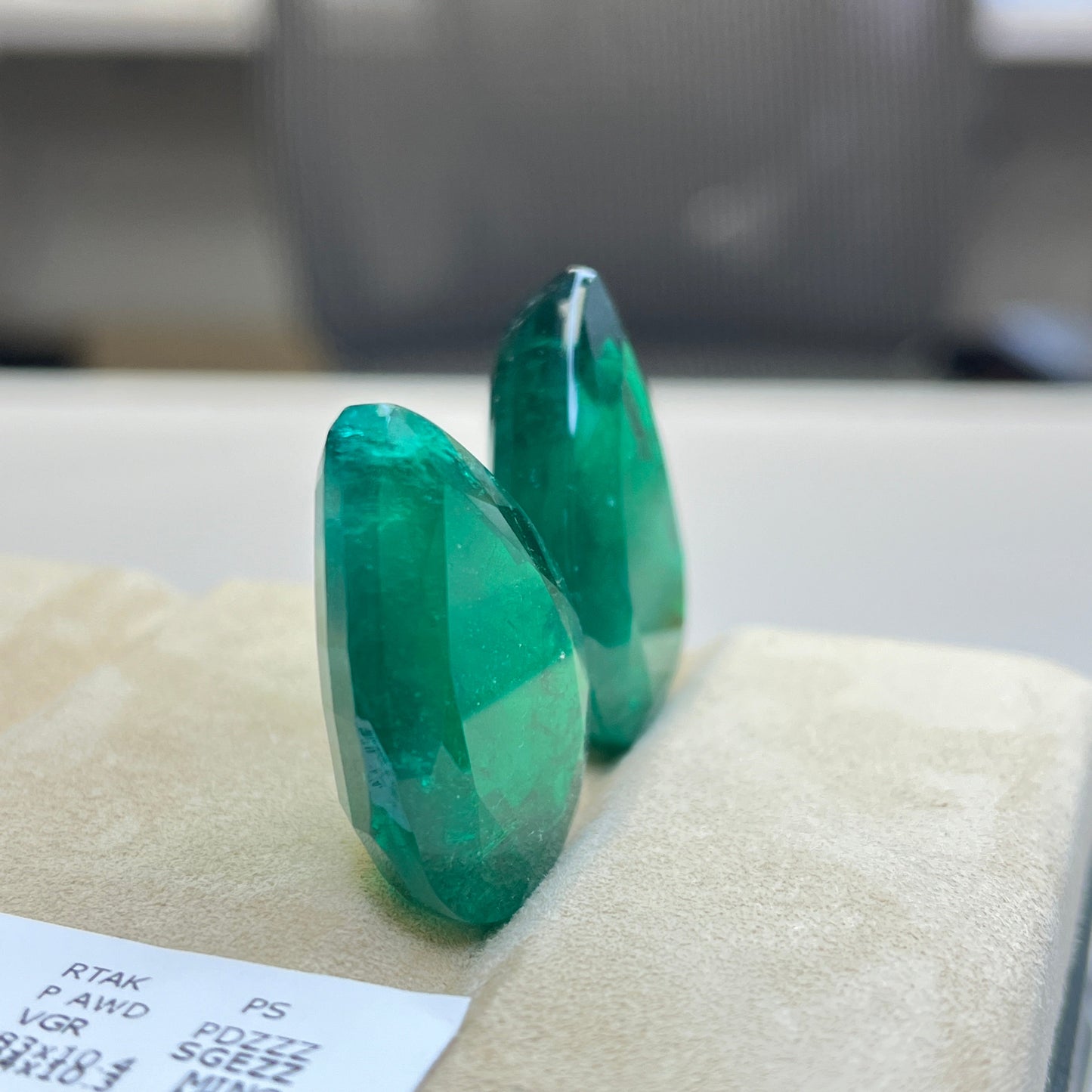 Exclusive Platinum Award Emerald Pair Zambian 84 cts (Copy)