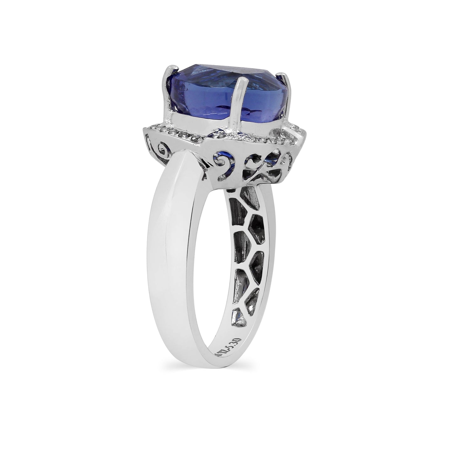 18K Gold Ring with Tanzanite and Diamonds