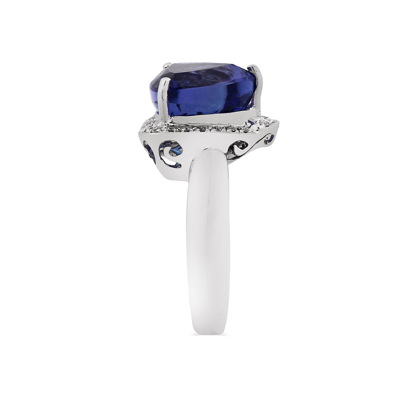 18K Gold Ring with Tanzanite and Diamonds