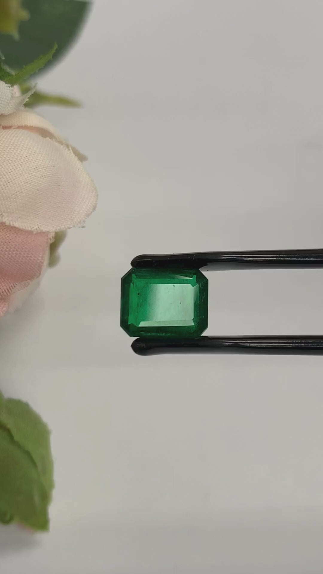 Natural Emerald Gemstones | SR-Takat Gems
