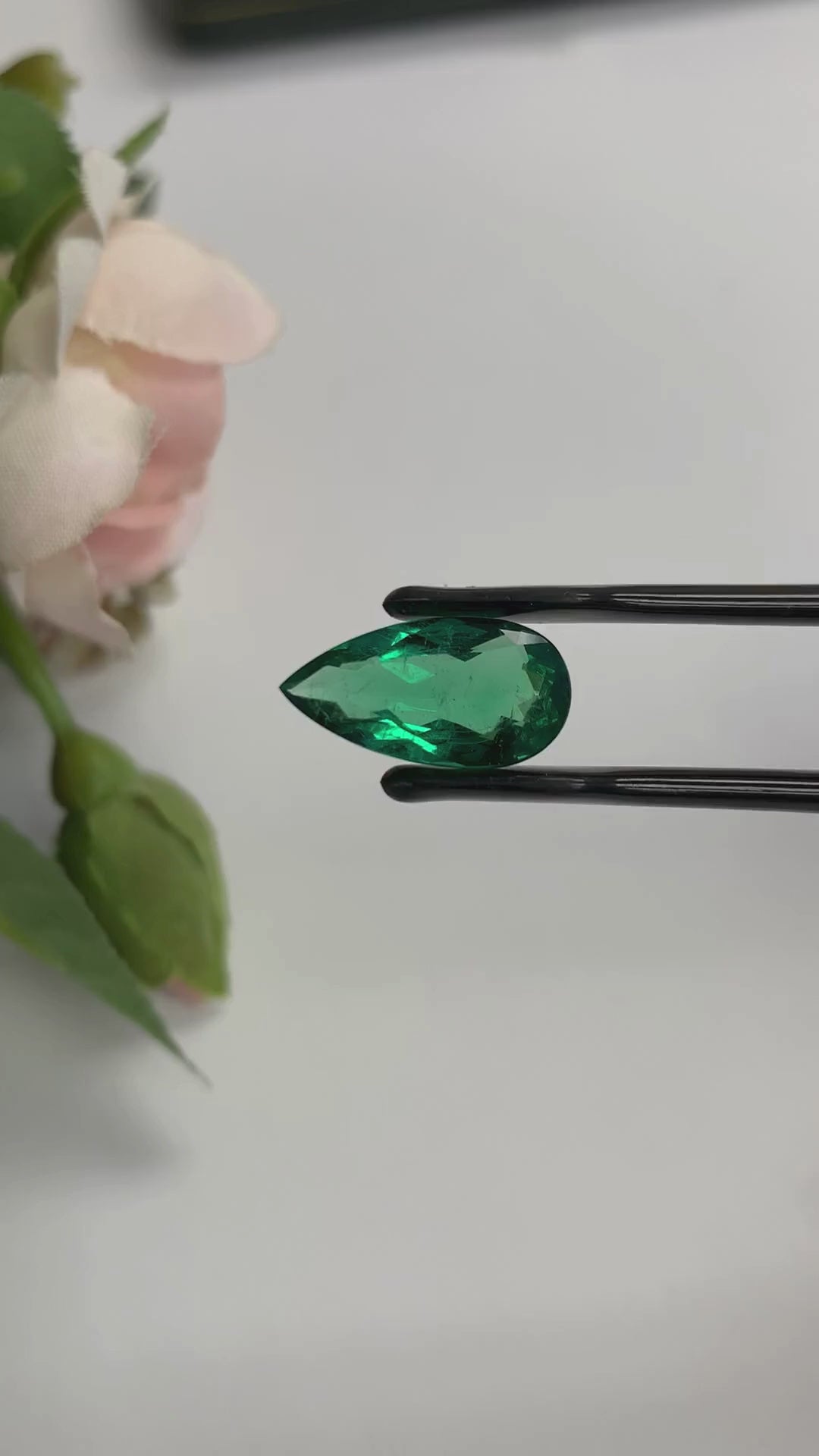 Natural Emerald Gemstones | SR-Takat Gems