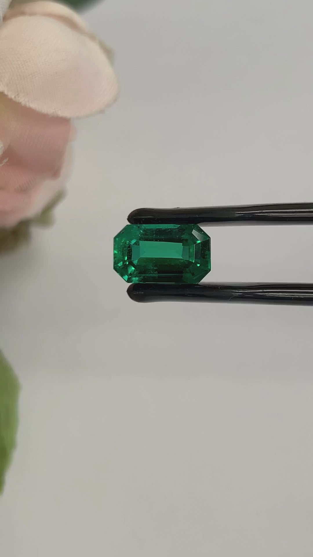 Luxury Natural Emerald Gemstones | SR-Takat Gems