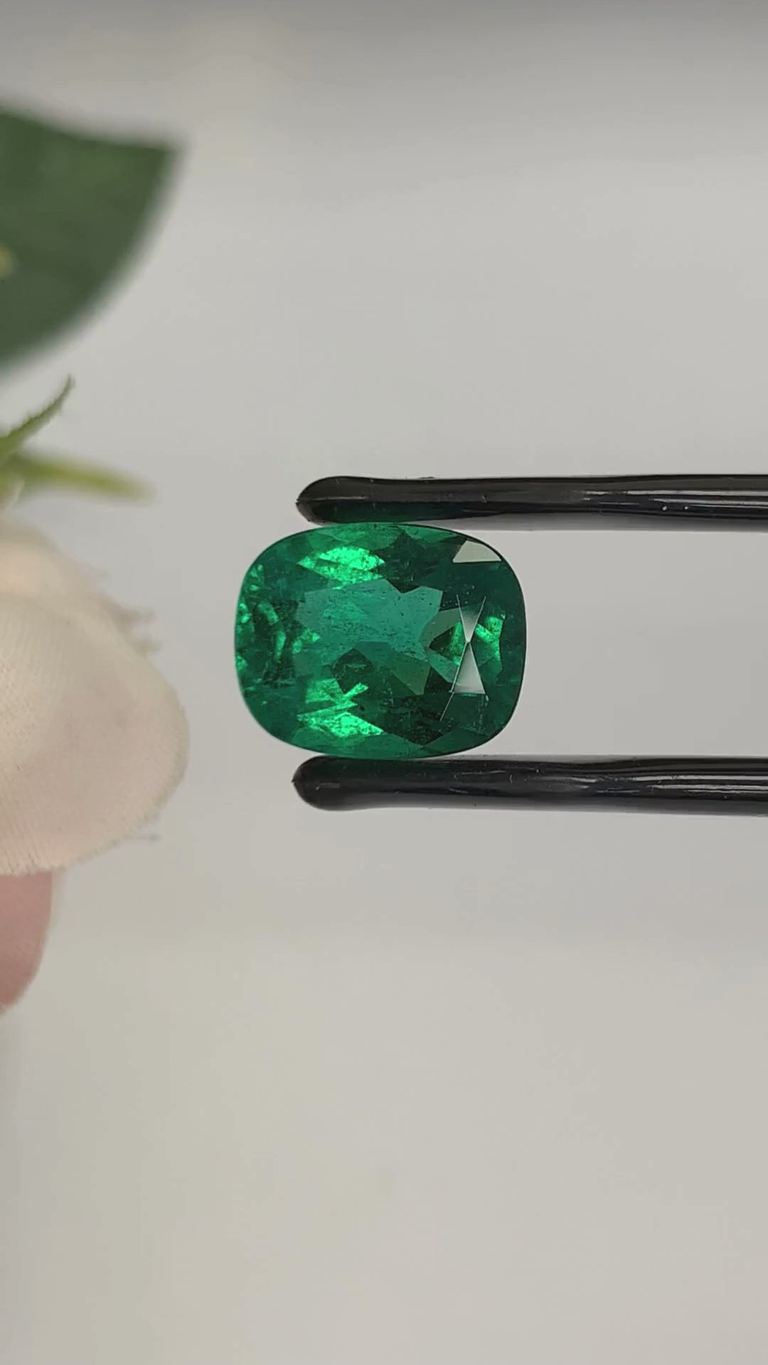 Natural Emerald Gemstones | SR-Takat Gems