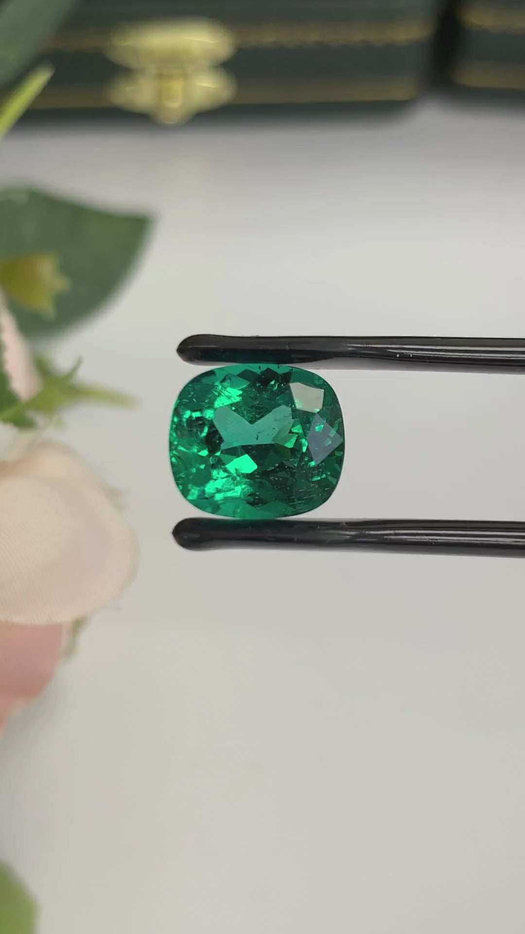 Natural Emerald Gemstones | SR-Takat Gems