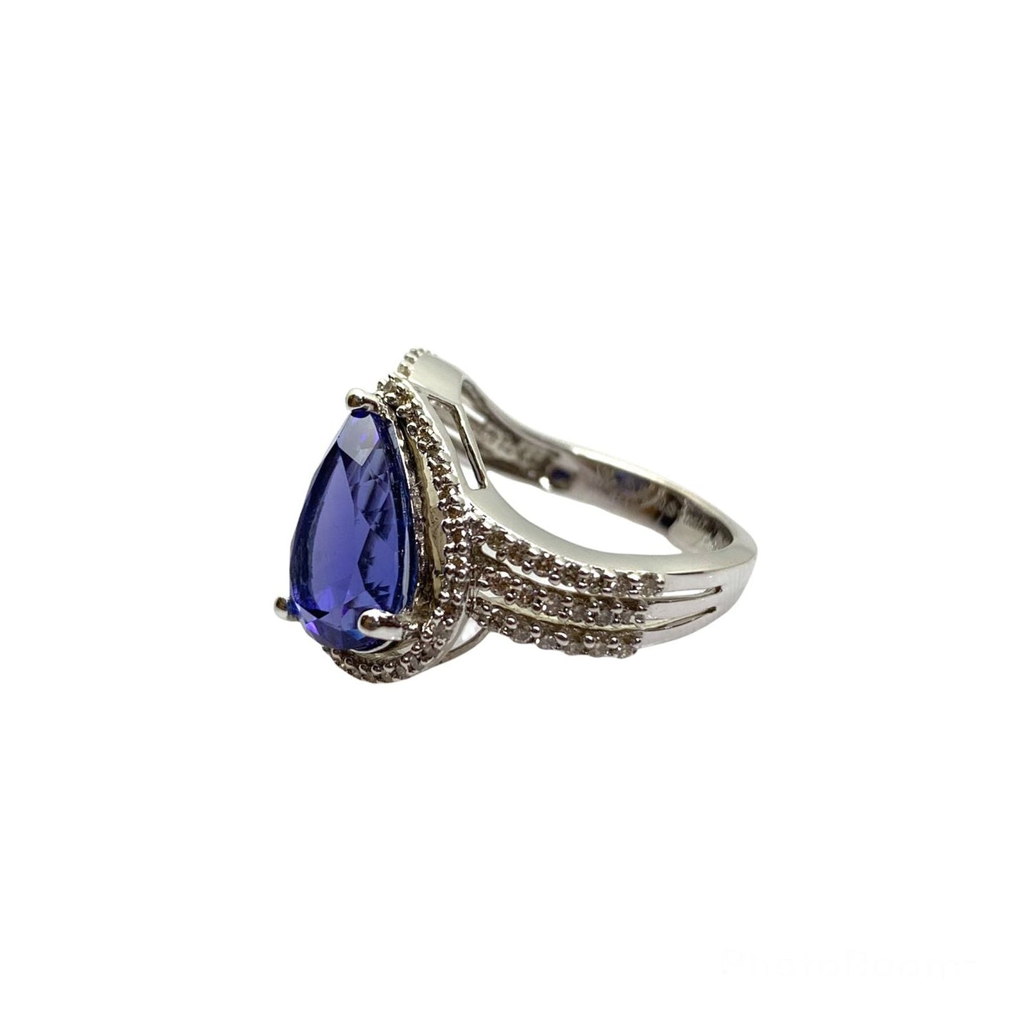 18K Gold Ring with Tanzanite and Diamonds