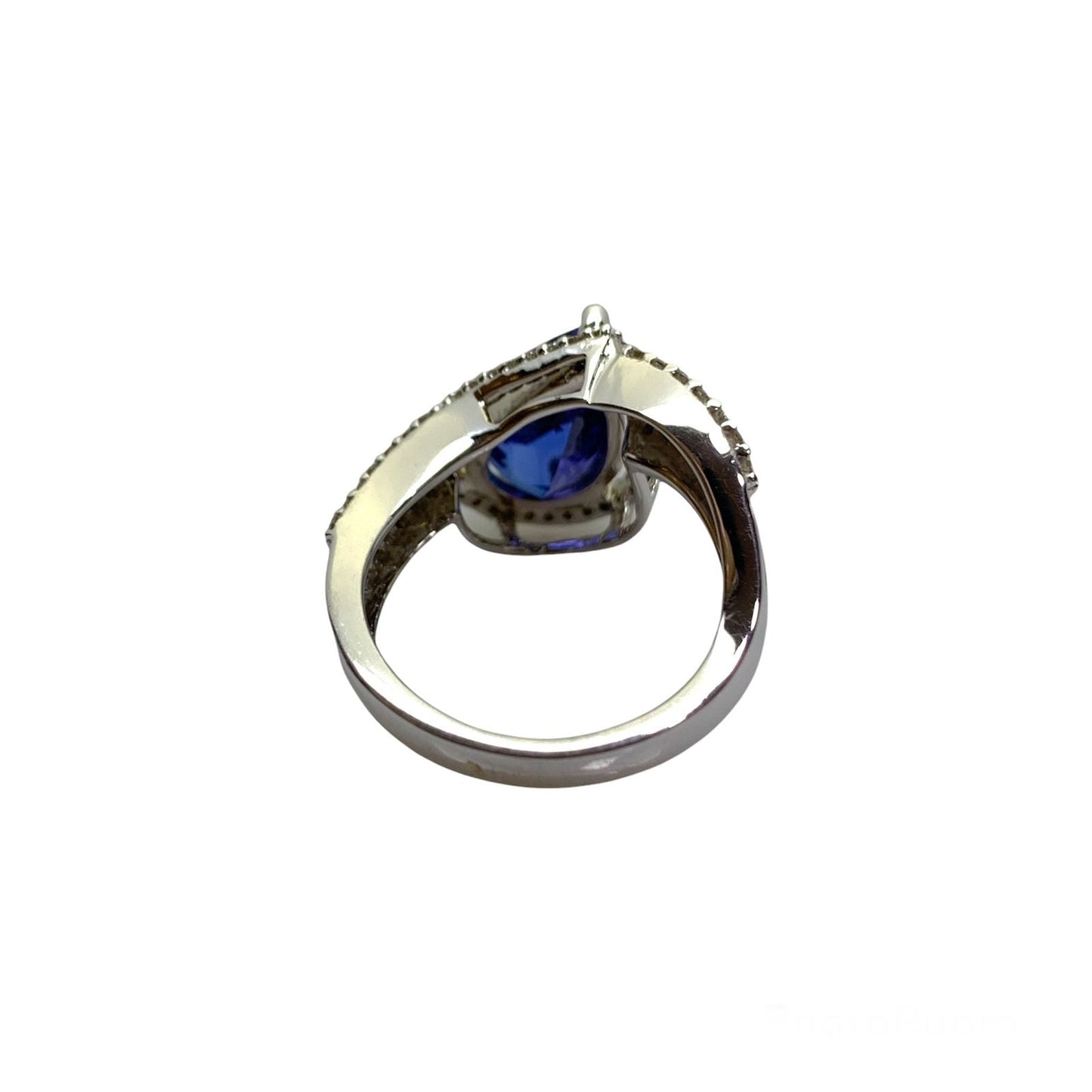 18K Gold Ring with Tanzanite and Diamonds